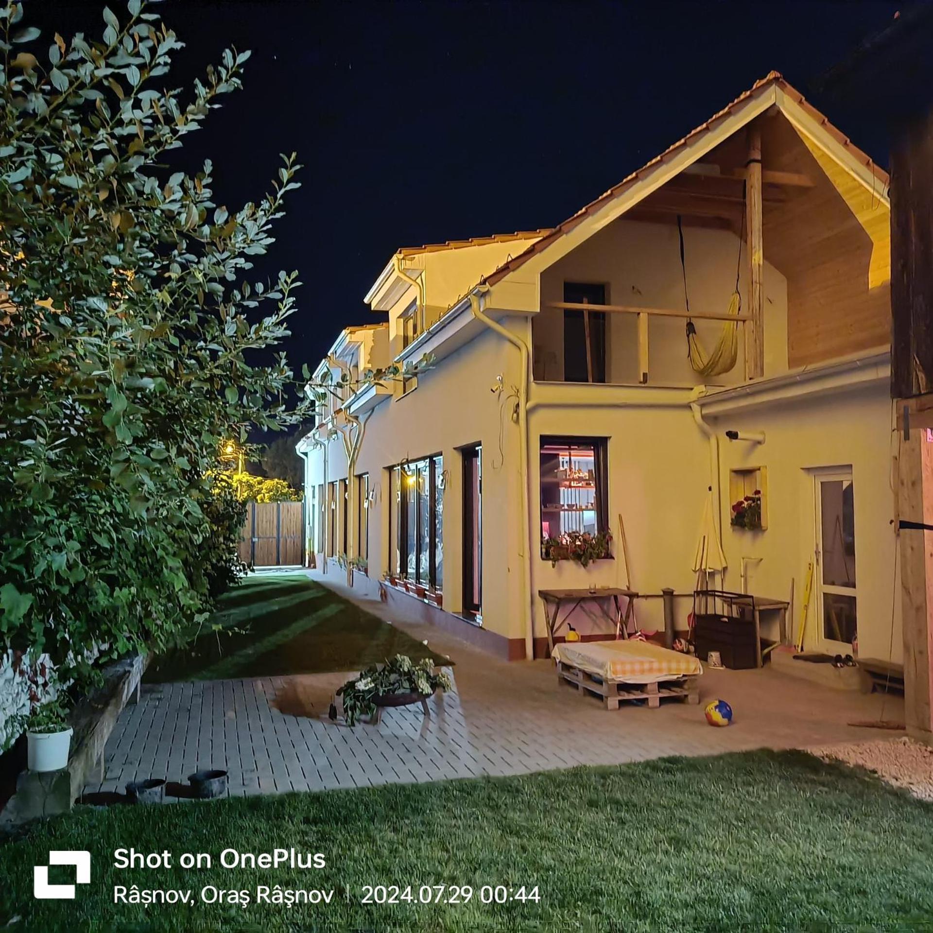 מלון Rîşnov Imperfect House מראה חיצוני תמונה